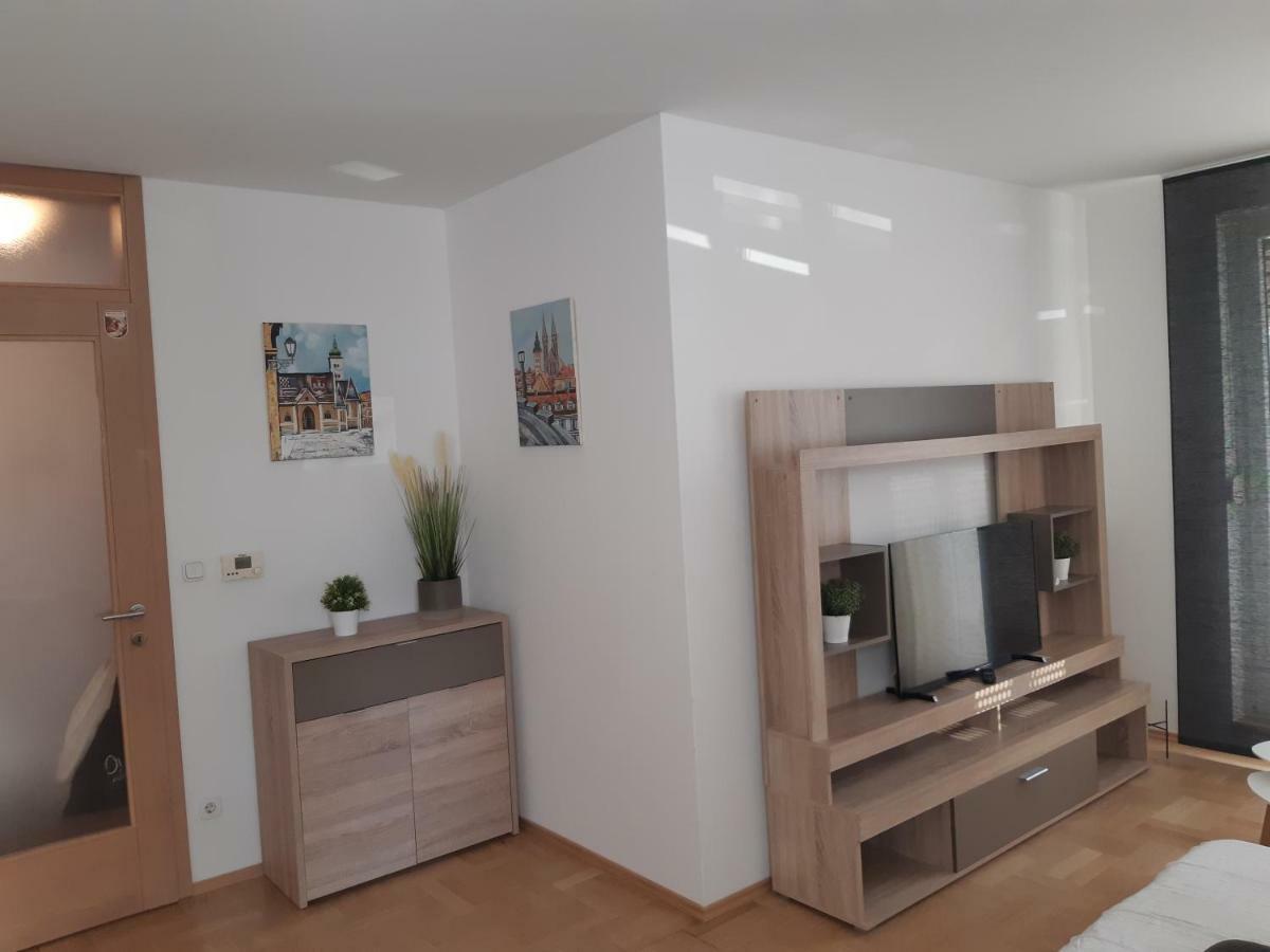 Apartment With Garage Lavici Ζάγκρεμπ Εξωτερικό φωτογραφία